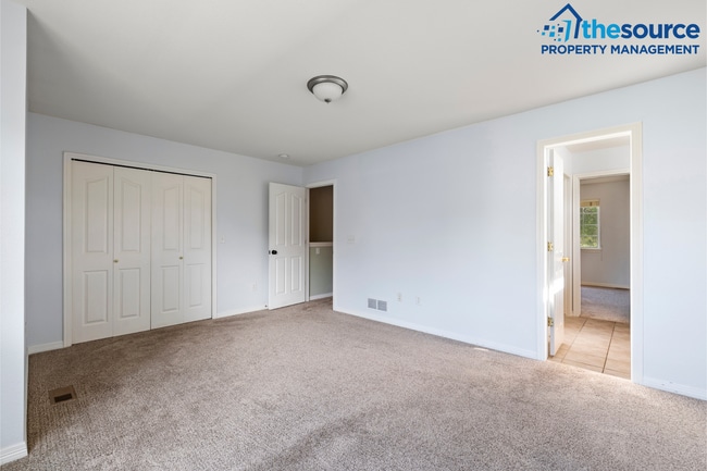 Building Photo - Students Welcome! Charming 4 Bedroom 4 Bathroom Townhome in Desirable West Fort Collins!