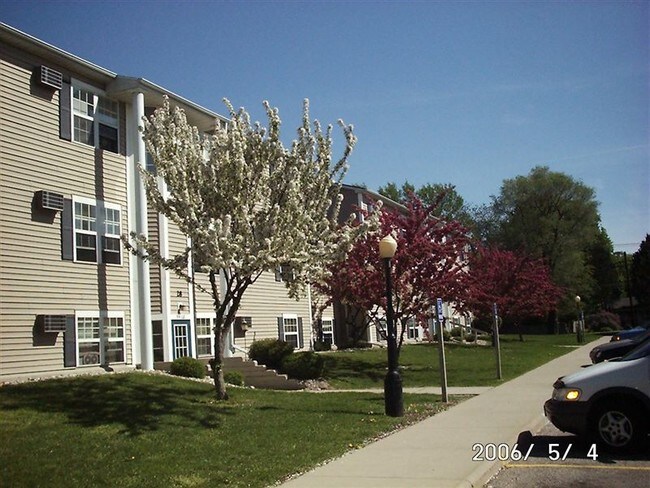 Building Photo - 2 br, 1 bath  - Loomis Estates
