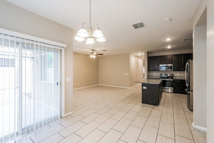 Building Photo - 8828 S 41ST Dr