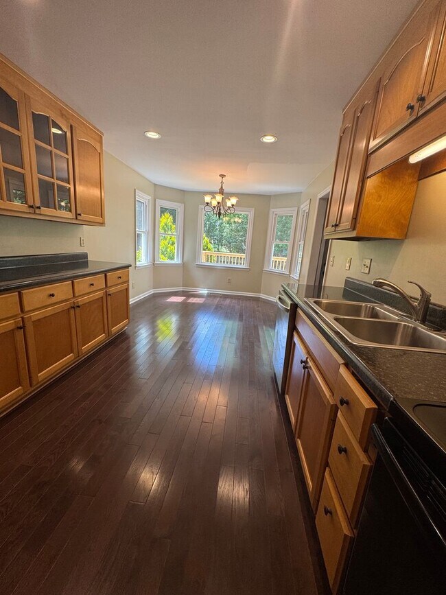 Building Photo - 2000/3 br/2.5 ba/bonus room/office 2,330 sqft