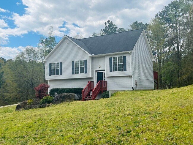 Building Photo - Northgate district! 4 bed/2.5 full bath, newly renovated, large lot, approx 2500 sqft, 2 car gara...