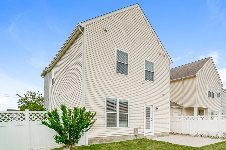 Building Photo - 200 Lamplight Ct