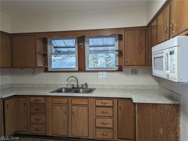 Building Photo - 16117 E High St