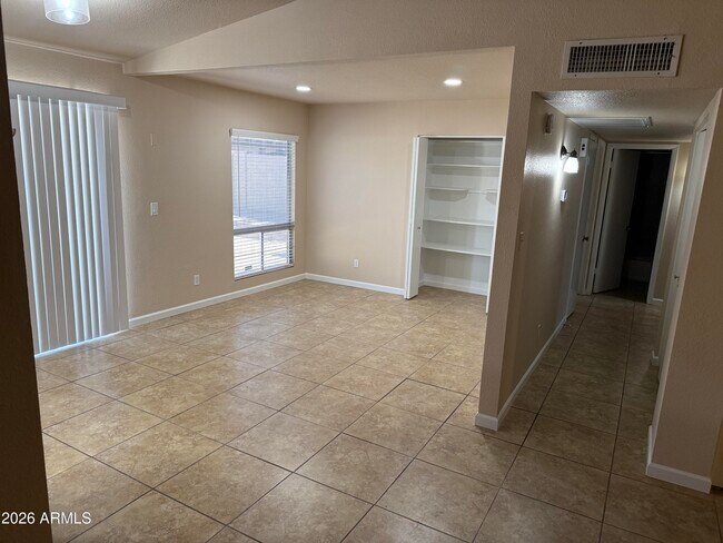 Building Photo - 5138 W Vogel Ave