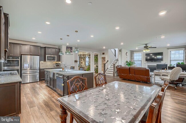 Building Photo - 7142 Starmount Ct