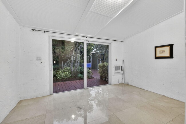 Building Photo - 616 Upland Rd