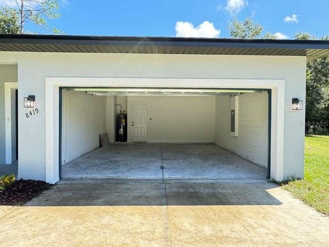 Building Photo - 8419 N Saxon Way