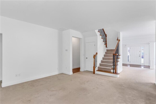 Building Photo - 5480 Beaver Ridge Dr