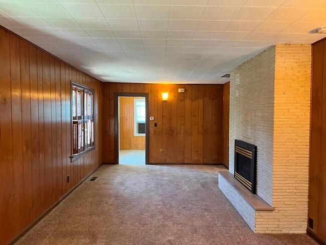 Building Photo - 4Bd/2Ba Two Story House-Available soon