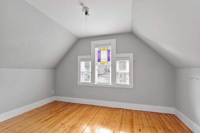 Building Photo - 270 Poplar St