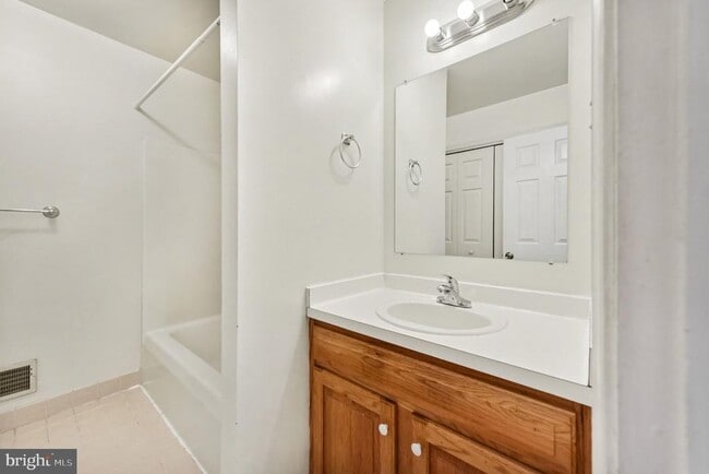 Building Photo - 1802 Harrison Ct