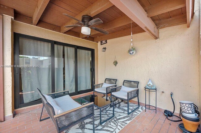 Building Photo - 241 W Park Dr