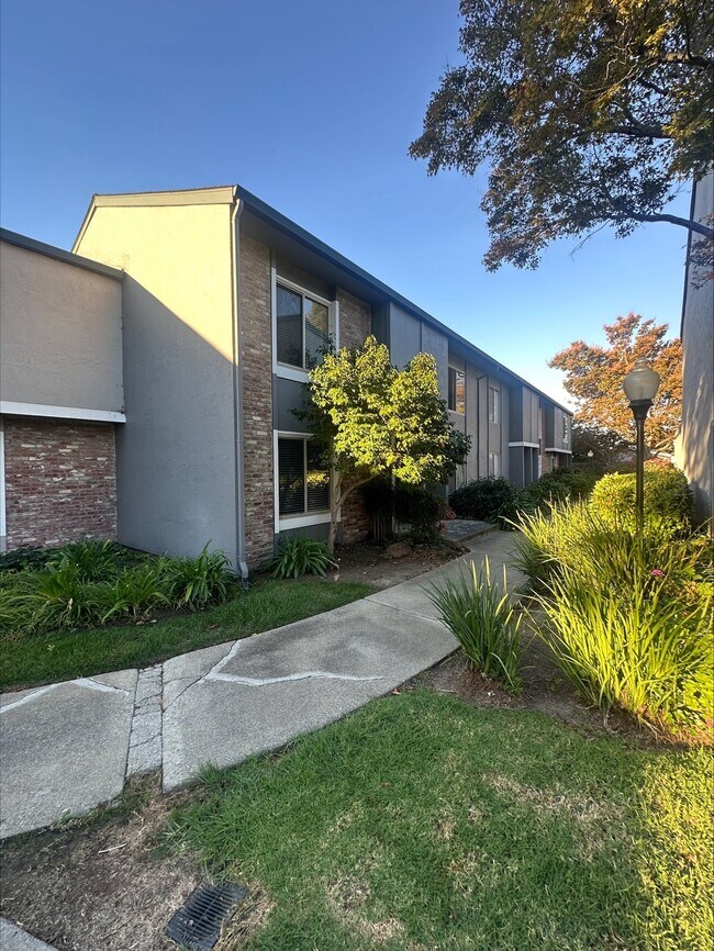 Building Photo - 3540 Northwood Dr.