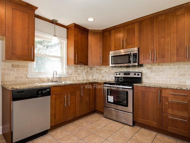 Building Photo - 6827 Woodstream Dr