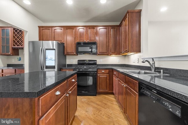 Building Photo - 271 Yorktown Ct