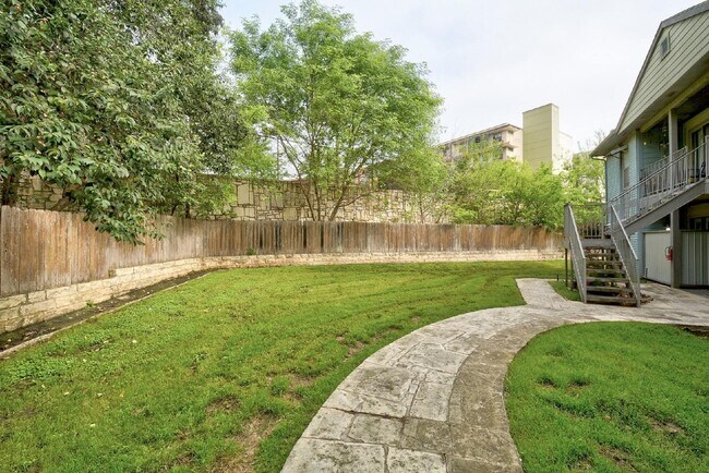 Building Photo - 3204 Menchaca Rd