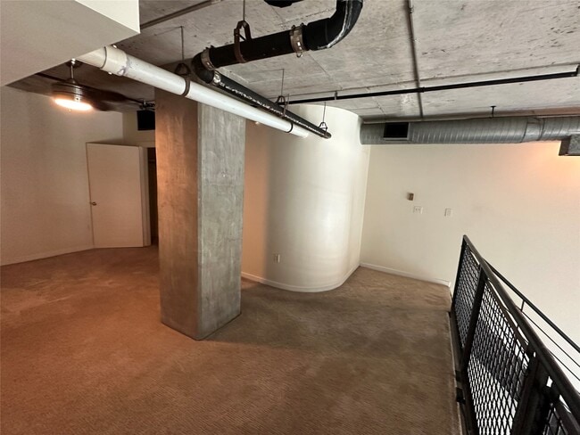 Building Photo - 2000 Bagby St