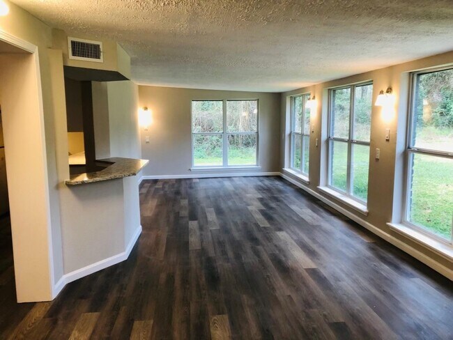 Building Photo - 24803 Hickory Hill Rd