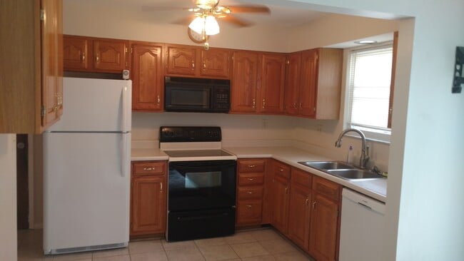 Building Photo - Coming June 2026!  Beautiful 3-Bedroom, 2-Bath Home with Garage & Gorgeous Backyard in Anderson