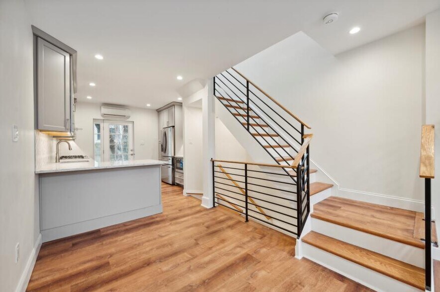 Building Photo - 344 N Sloan St