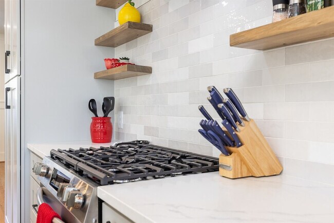 Building Photo - 806 Colorado Ave