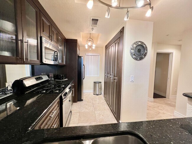 Building Photo - Meridian FURNISHED 2 BDR /2 BATH Luxury Condo - RESORT STYLE LIVING, 1-1/2 Blocks From The Heart ...