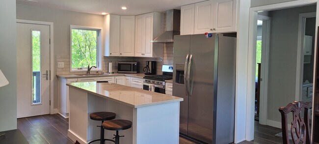 Building Photo - 6170 Saint James Ct