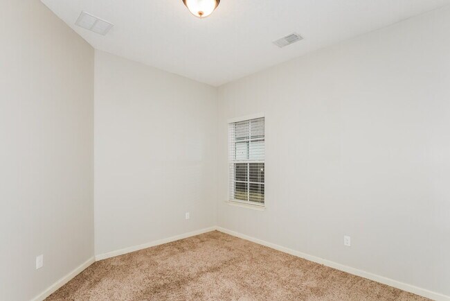 Building Photo - 5009 Forest Oasis Ln