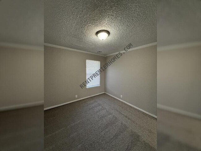 Building Photo - 1011 Taurus Dr