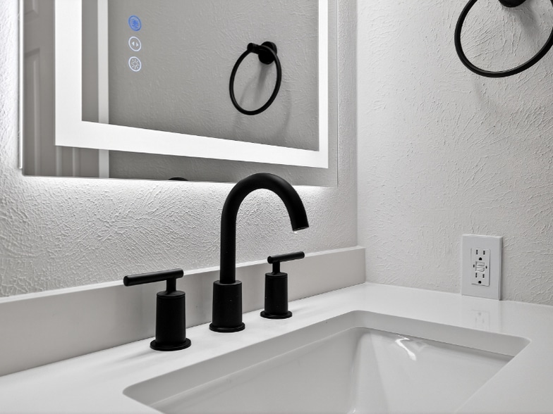 Building Photo - 6013 Cedar Ln