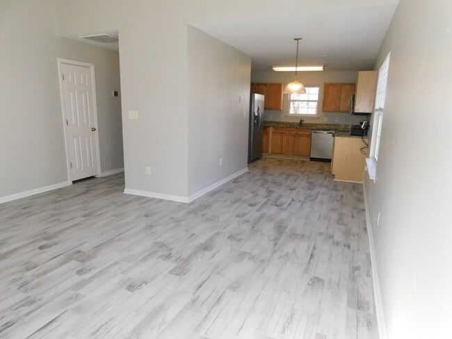 Building Photo - Nice 3 bed 2 bath home