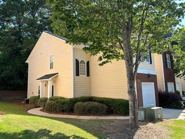 Building Photo - Great location, like new everything, stainless appliances, 1 car garage, hardwoods and tile floor...