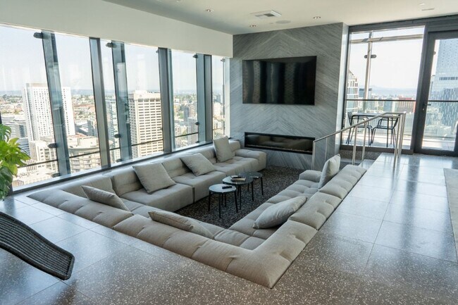 Building Photo - 2Bd/2Ba Seattle Condo