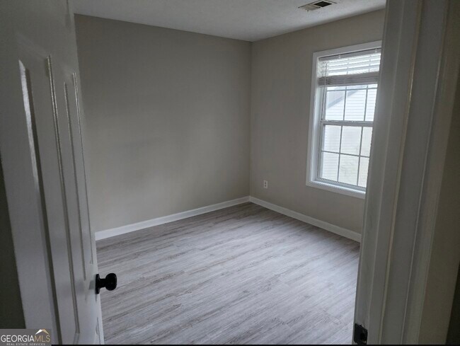 Building Photo - 138 Shady View Pl