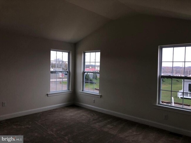 Building Photo - 120 Woodwinds Dr