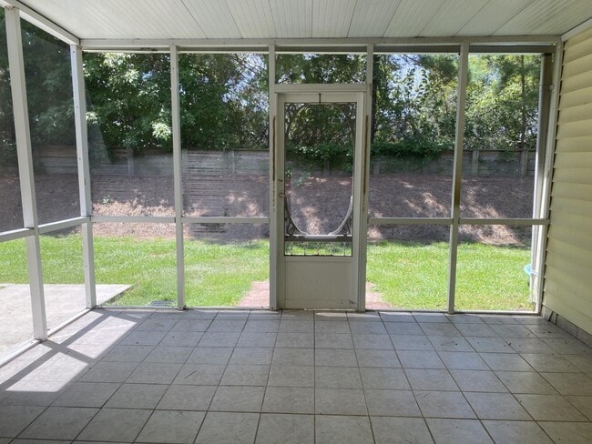 Building Photo - 160 Molinia Dr