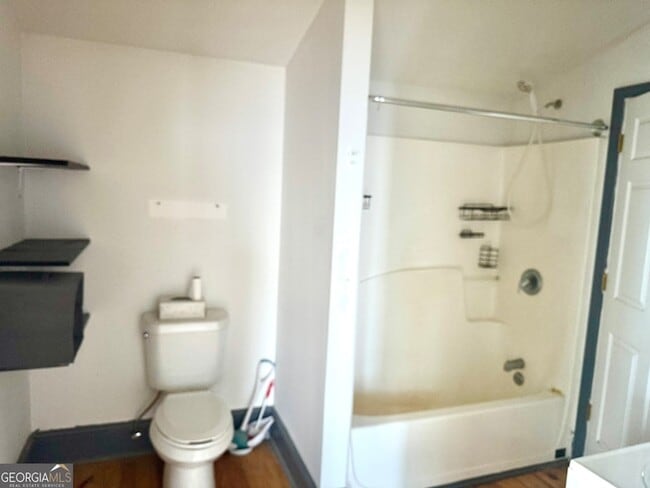 Building Photo - 6 Church St