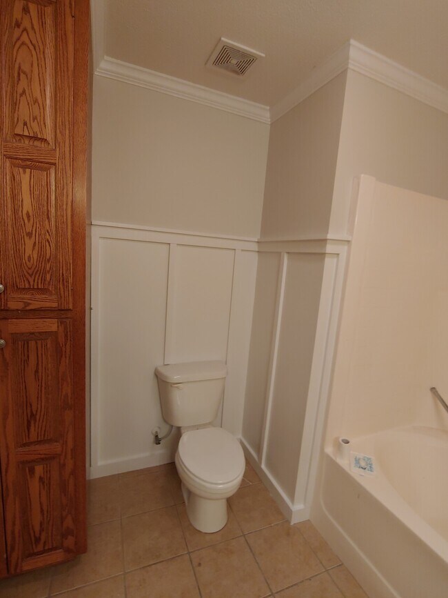 Building Photo - Cobblestone