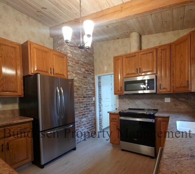 Building Photo - Serene and tranquil living