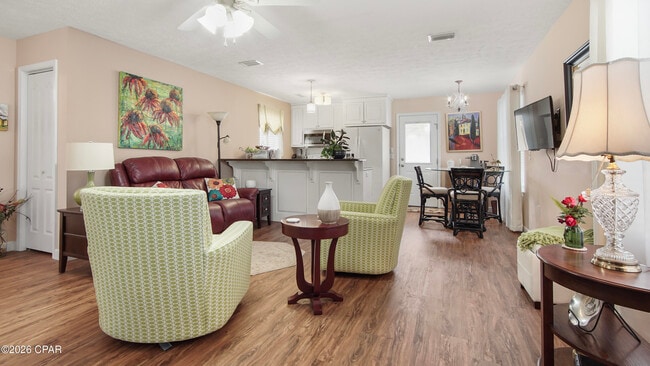 Building Photo - 1600 W 12th St