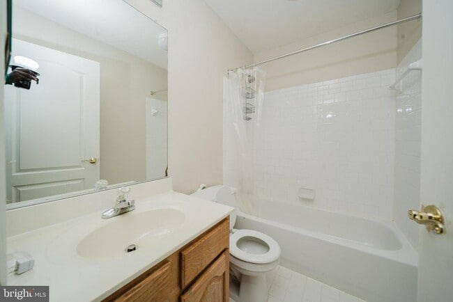 Building Photo - 714 Kirkcaldy Wy