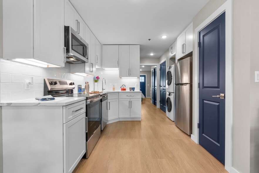 Primary Photo - 1060 Main St