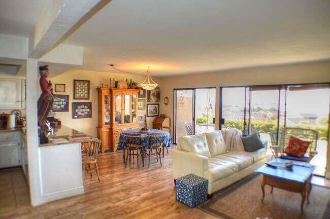 Building Photo - Panoramic ocean view from this 2 bedroom condo up on the hills of San Clemente