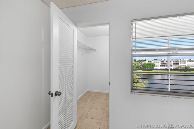 Building Photo - 4028 Hythe B