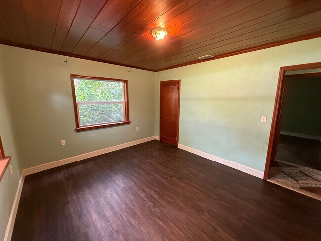 Building Photo - Waterfront Oasis Awaits!  3/2 with Attache...