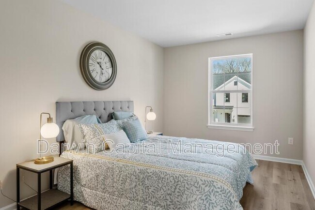 Building Photo - 385 N Tuckahoe Rd