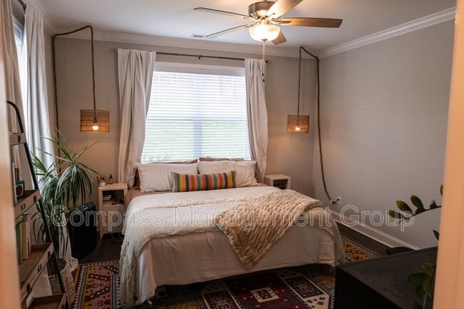 Building Photo - 933 E Churchwell Ave