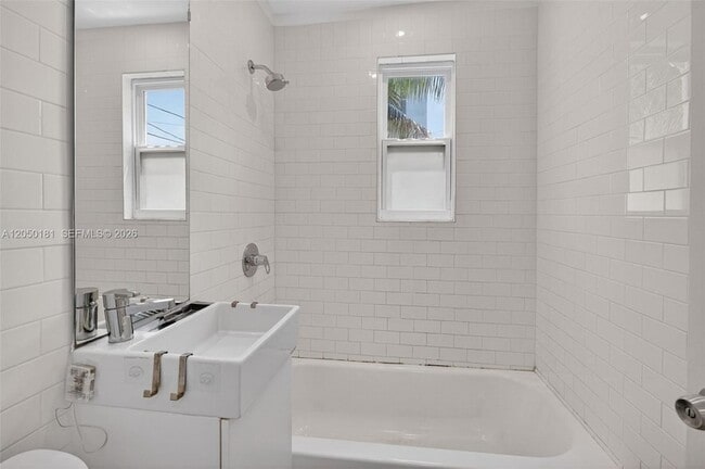 Building Photo - 3676 Oak Ave