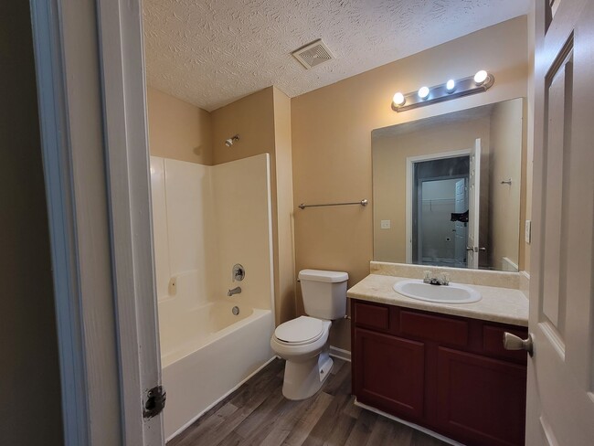 Building Photo - 2 Story-Townhome - 1 Car Garage - Gated Community - Camp Creek