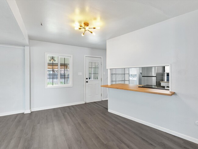 Building Photo - 1708 Probasco Way